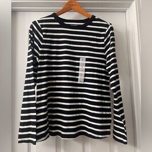 Old Navy Crewneck Black and White Striped Long Sleeve Top
Sz Medium
NWOT